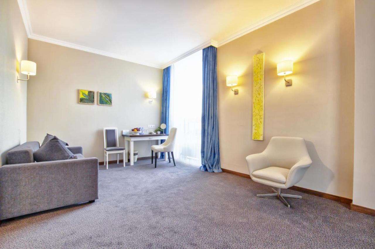 Aykun Hotel By Ag Hotels Group Astana Ngoại thất bức ảnh